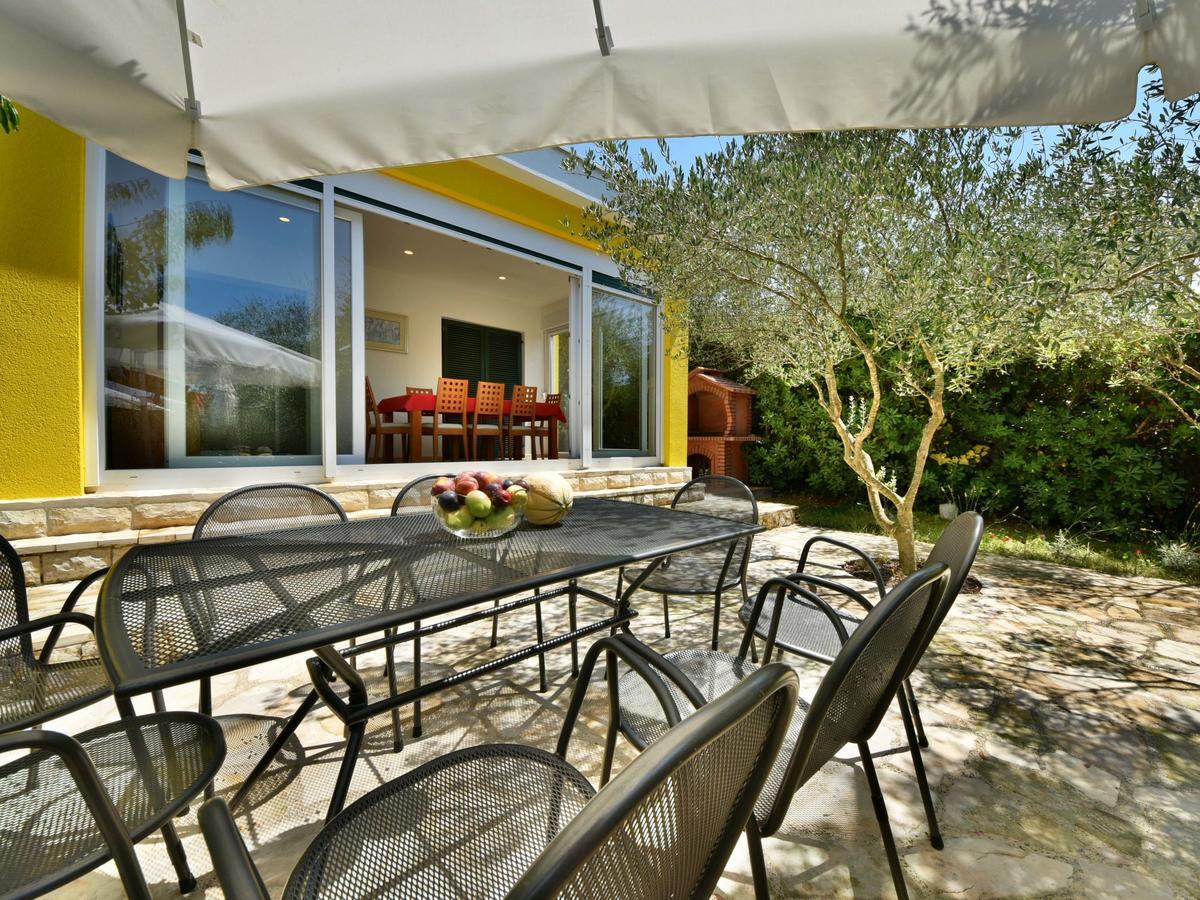 Villa Yellow House By Interhome 디클로 외부 사진