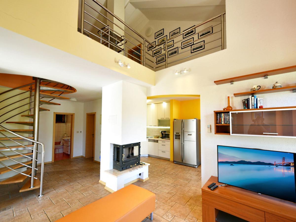 Villa Yellow House By Interhome 디클로 외부 사진